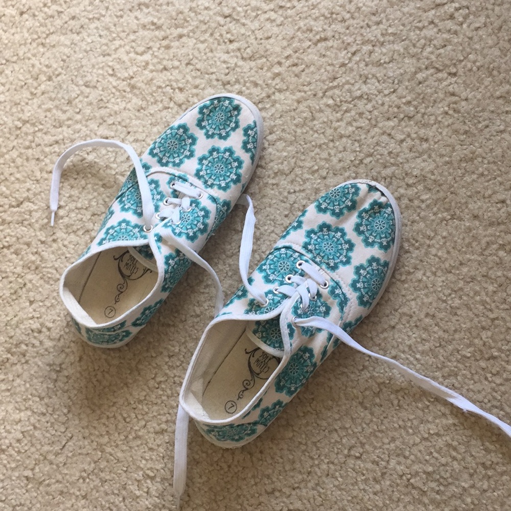 Sneakers